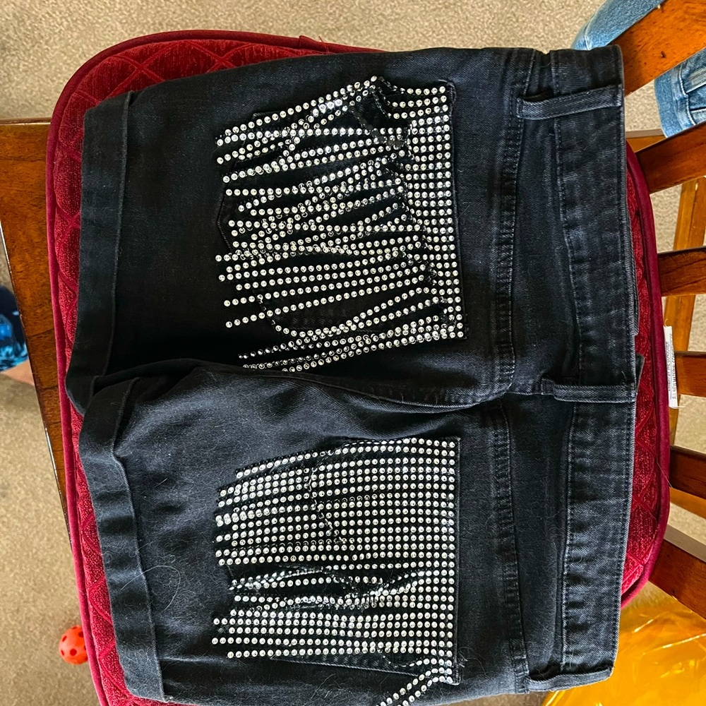 Black stretchy jeans with a bit of bling and fringe ❤️
